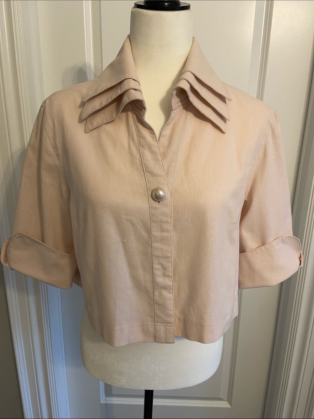 Vintage Cropped Pale Pink Single Button-Front Triple Collared Top. Size small.